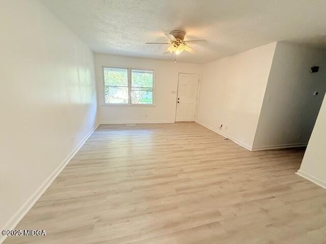 1390 Royalwyn Dr - Photo 4 of 19