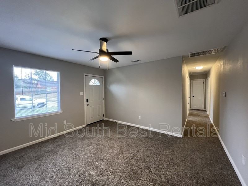 862 Hackberry Ln - Photo 3 of 16