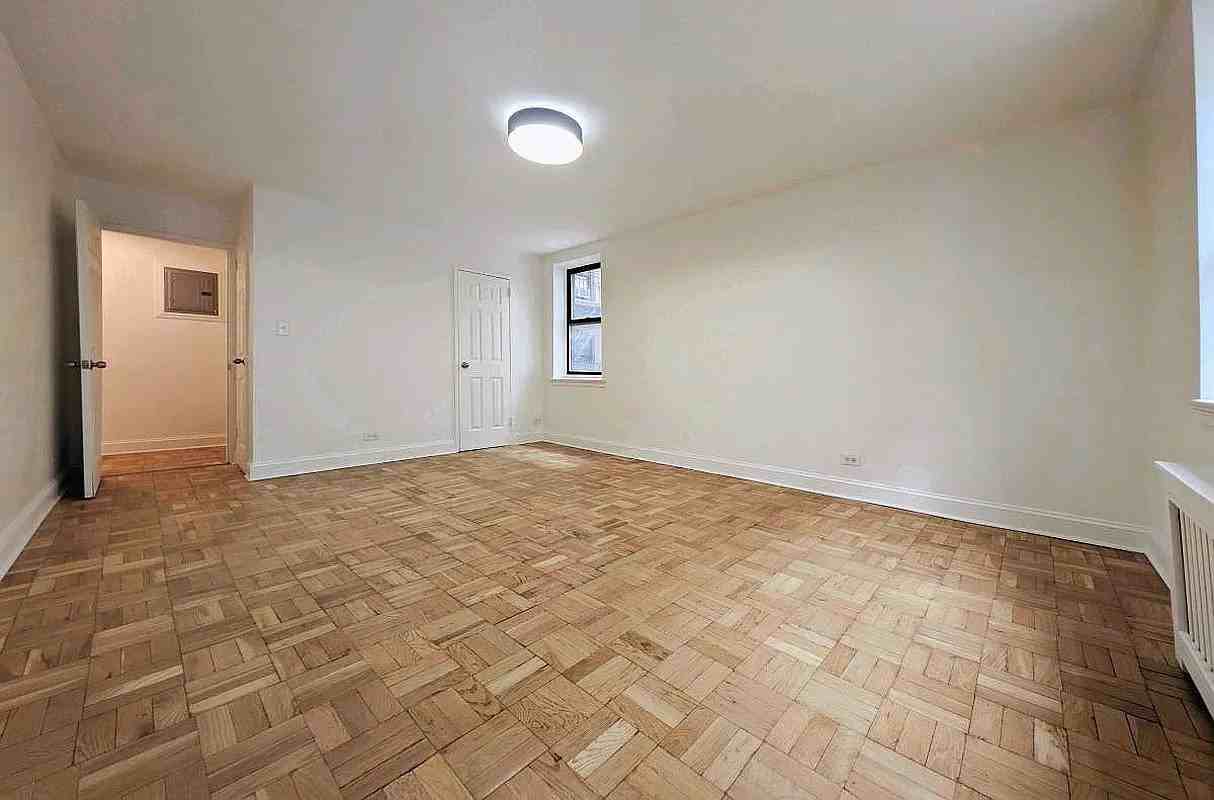 2420 Morris Ave #1A - Photo 6 of 7