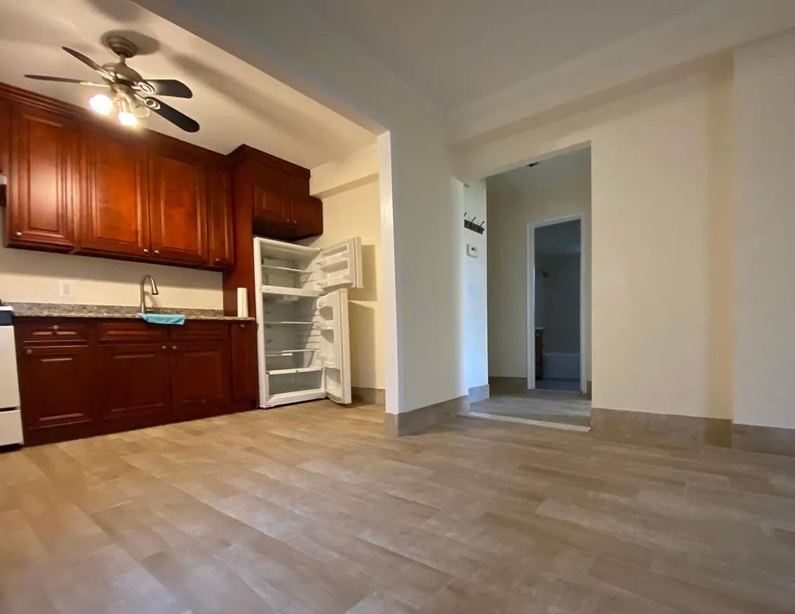 1234 Kearney Ave #4K - Photo 2 of 9