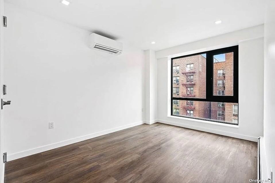 14316 41st Ave #2E - Photo 2 of 6