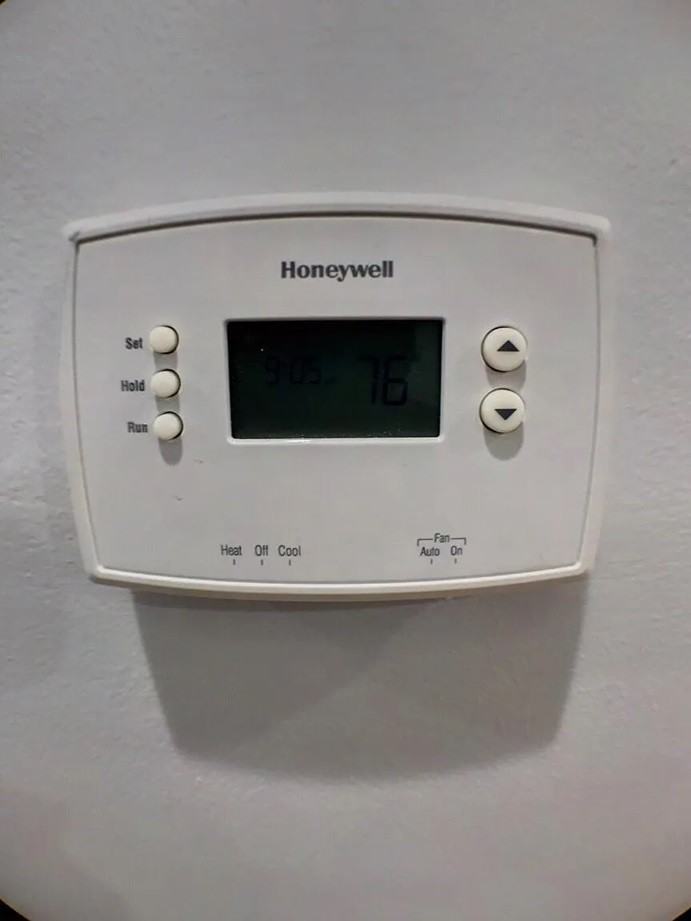 646 E 241st St - Photo 3 of 6