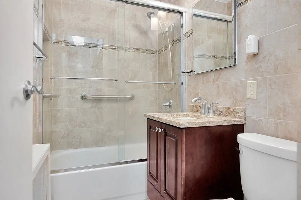 5816 69th St #3D - Photo 5 of 7