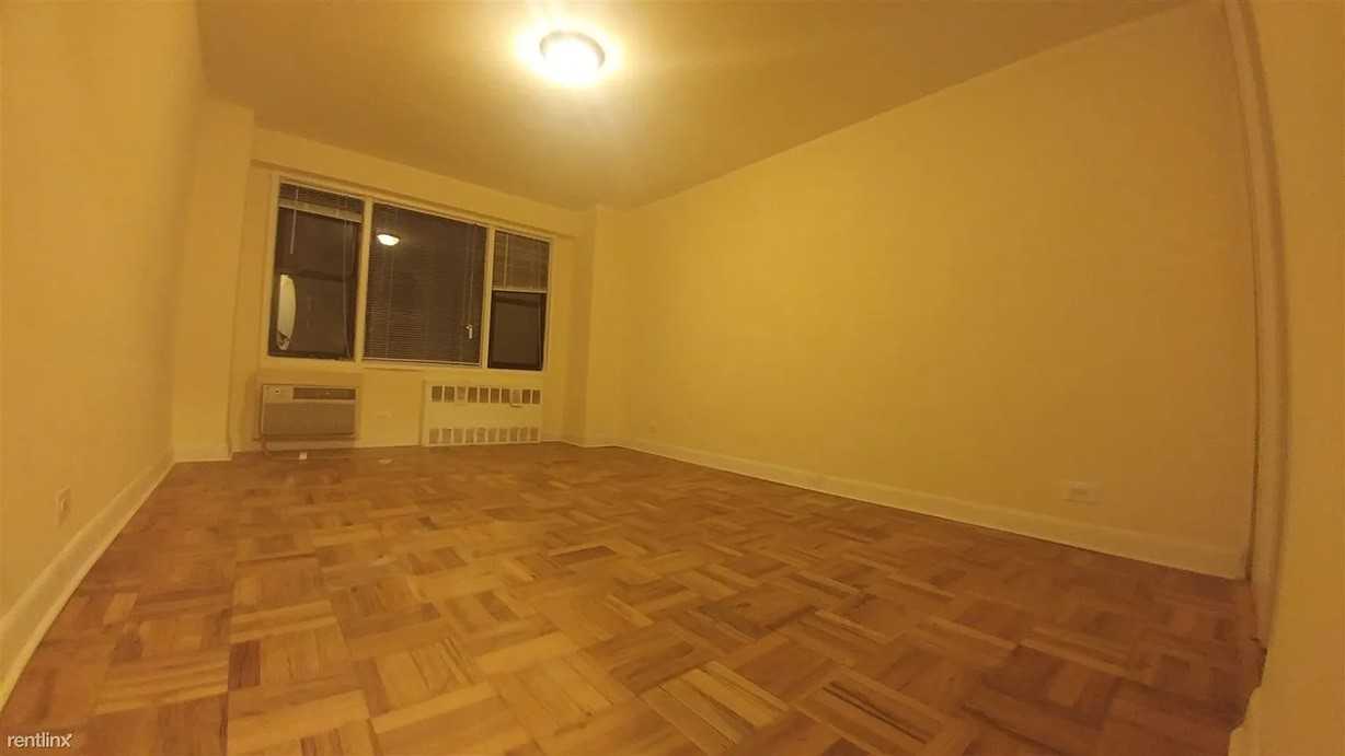 8238 Kew Gardens Rd #4C - Photo 3 of 5