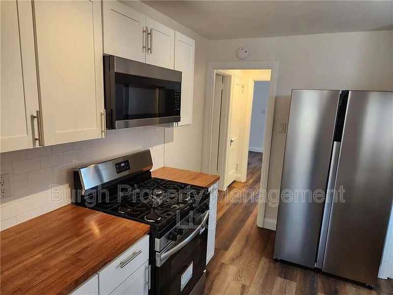 331 Redwood St - Photo 3 of 19