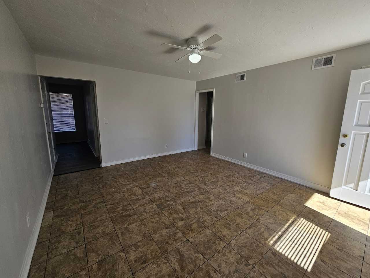 209 Nw 79th St - Photo 3 of 12