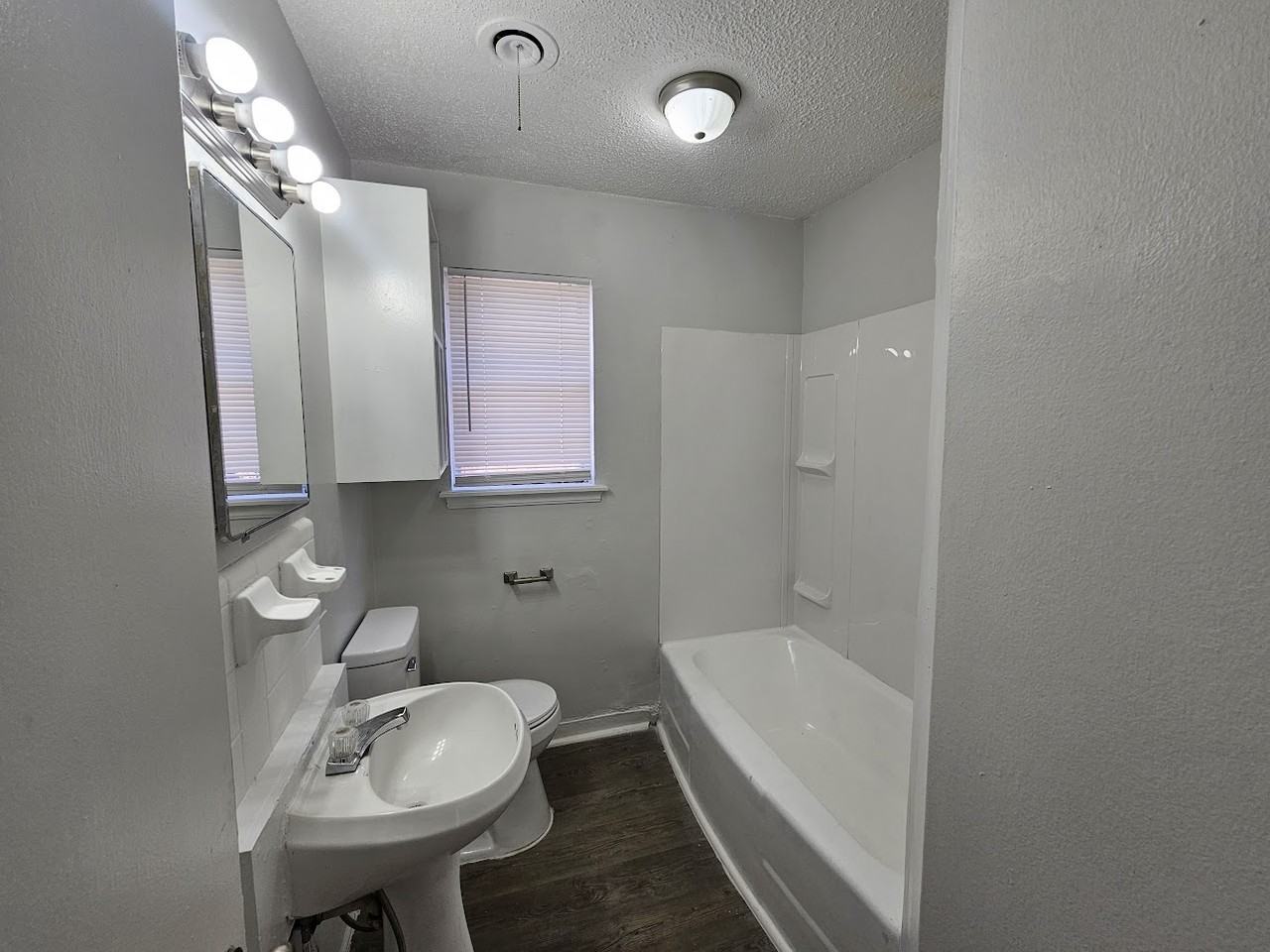 209 Nw 79th St - Photo 5 of 12