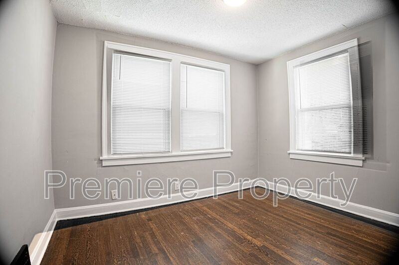 4604 Ne 47th St - Photo 7 of 12