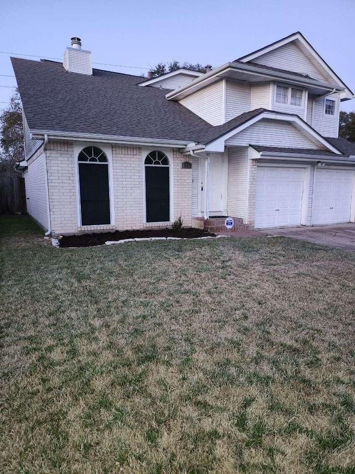 19522 Lake Hollow Ln - Photo 2 of 21