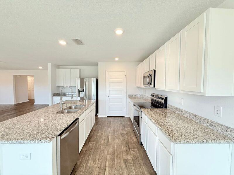 5529 Guinevere Ln - Photo 4 of 16