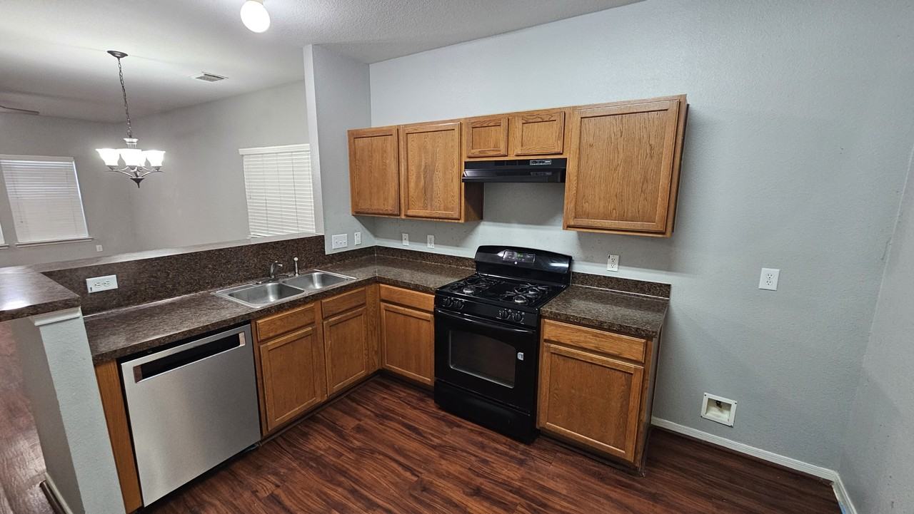 4014 Mossy Place Ln - Photo 4 of 22