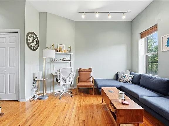 102 Ogden Ave - Photo 2 of 12