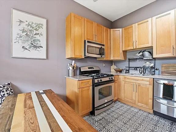 102 Ogden Ave - Photo 5 of 12