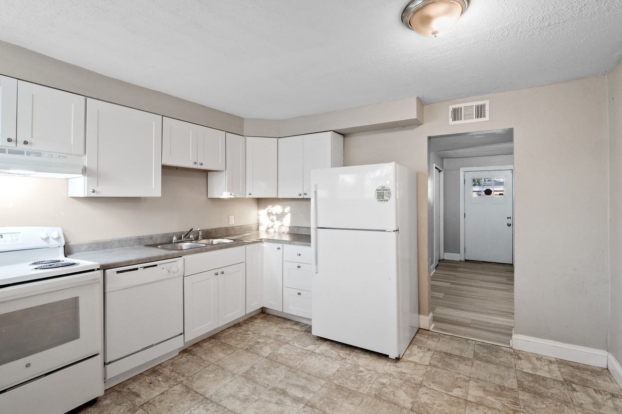 8413 Graybirch Dr - Photo 3 of 6