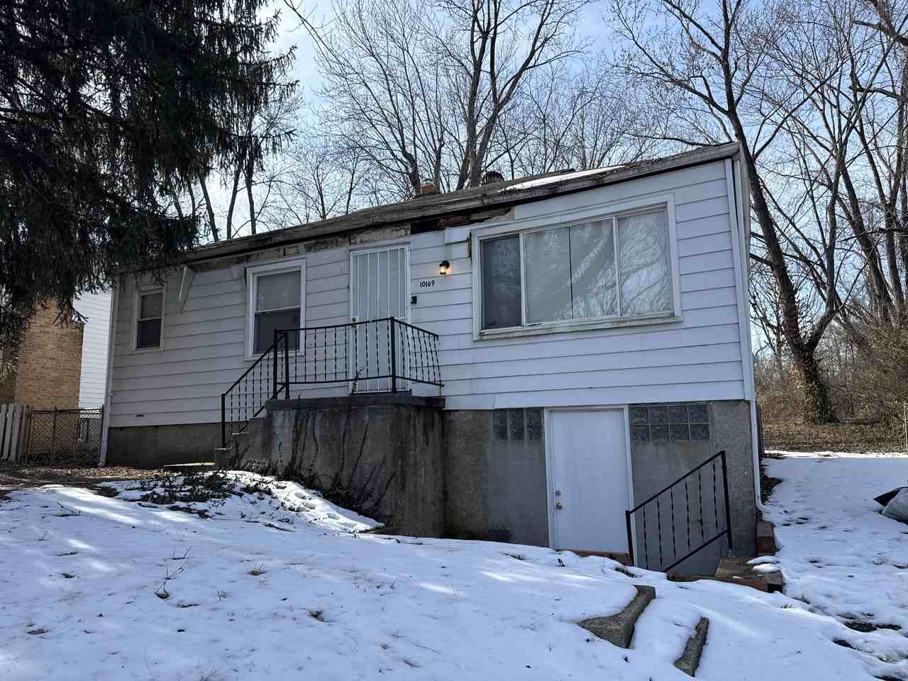 10169 Winkler Dr - Photo 2 of 12