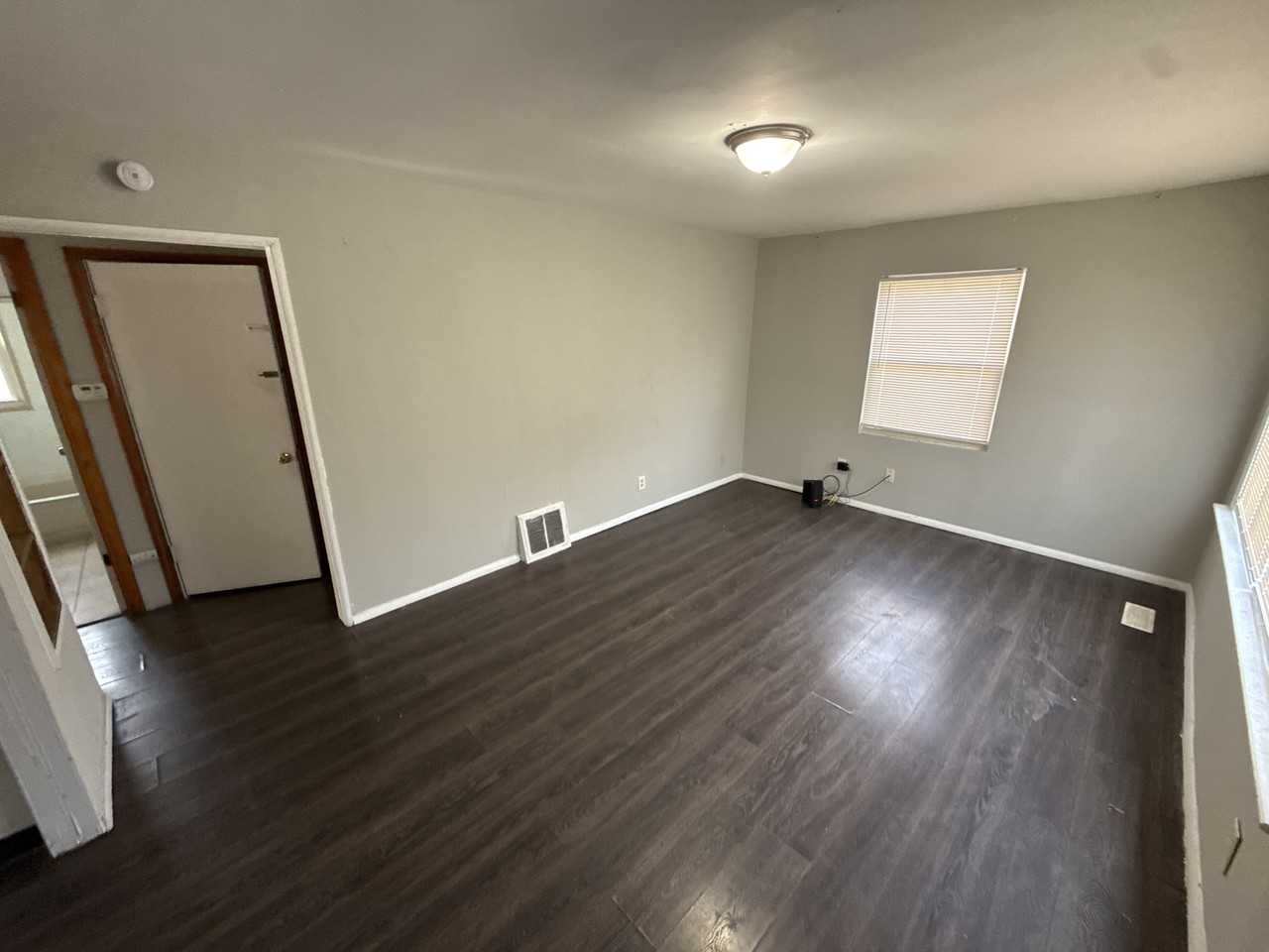 10169 Winkler Dr - Photo 4 of 12