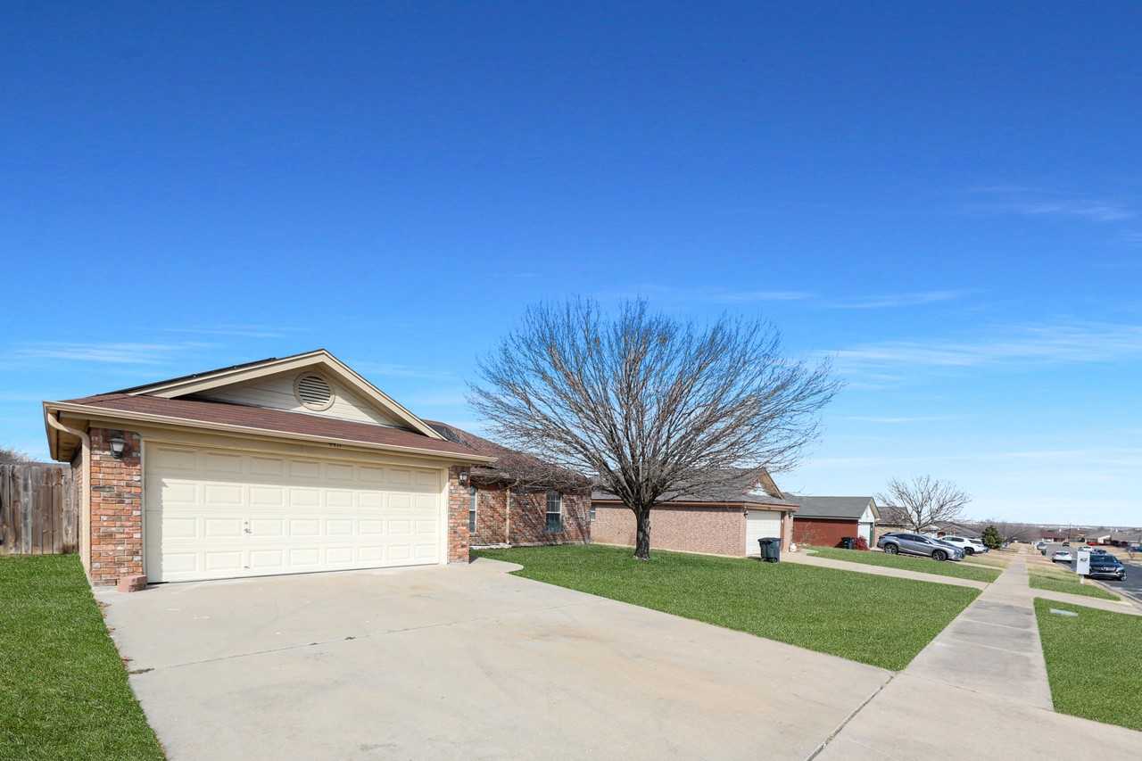 4411 Alleeta Dr - Photo 2 of 23