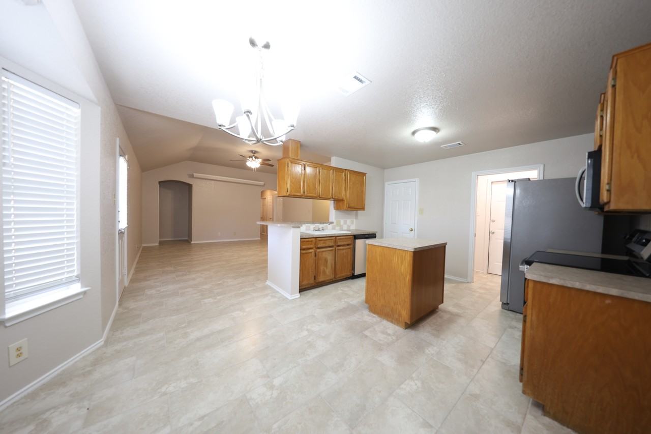 4411 Alleeta Dr - Photo 6 of 23