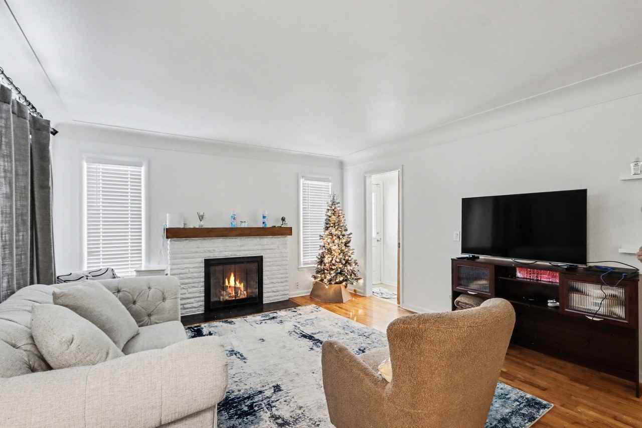 3728 Canterbury Ave - Photo 2 of 19