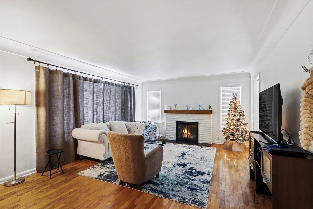 3728 Canterbury Ave - Photo 3 of 19