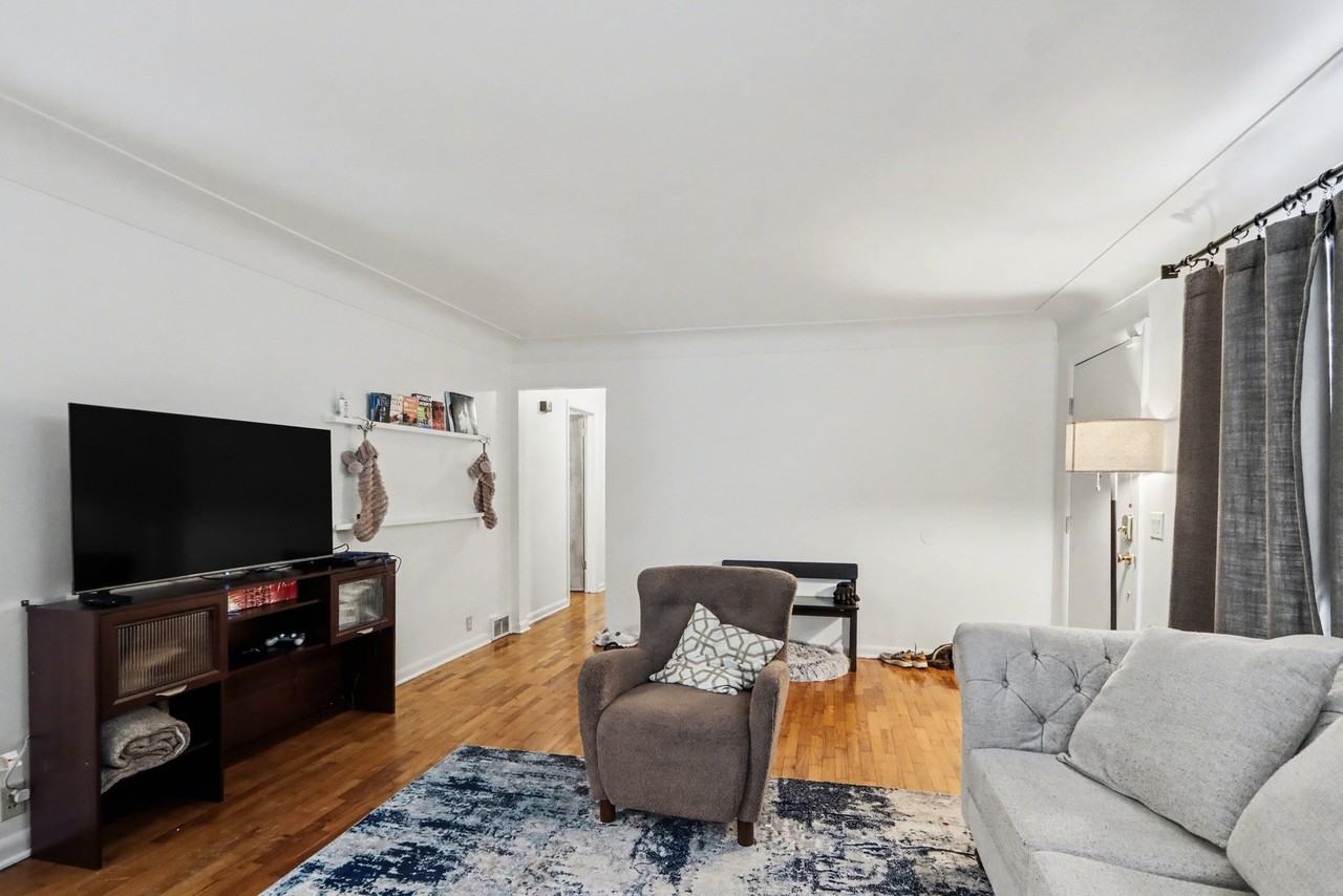 3728 Canterbury Ave - Photo 4 of 19