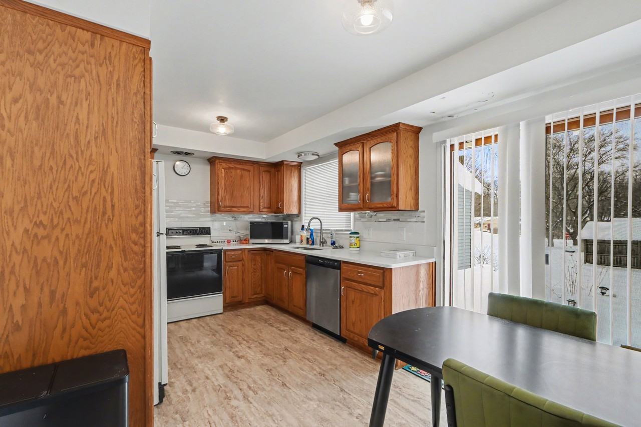 3728 Canterbury Ave - Photo 6 of 19