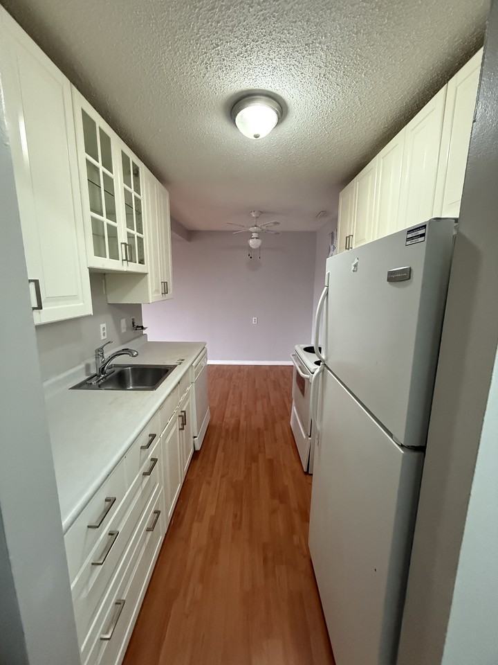 8331 29 Ave Nw - Photo 2 of 12