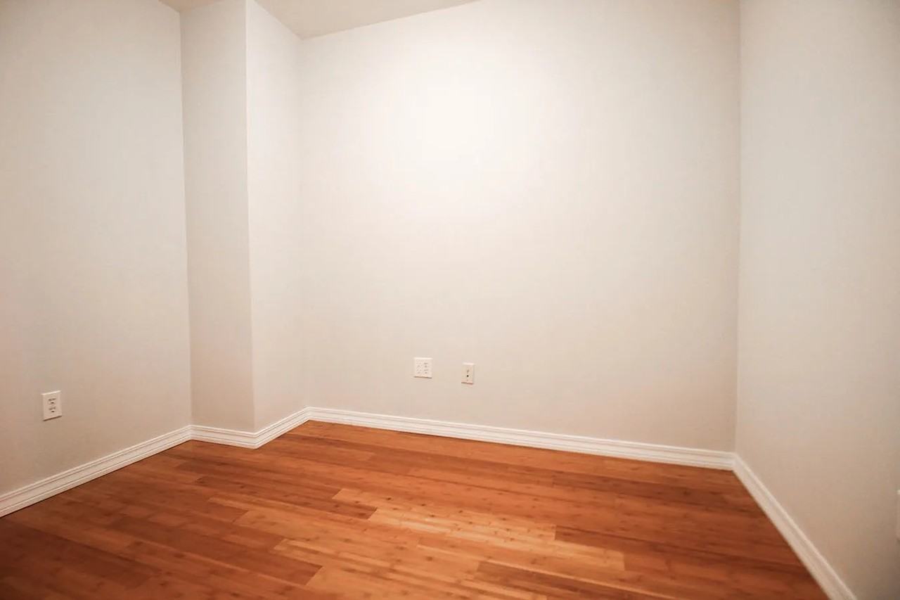 252 Macdougal St - Photo 4 of 10