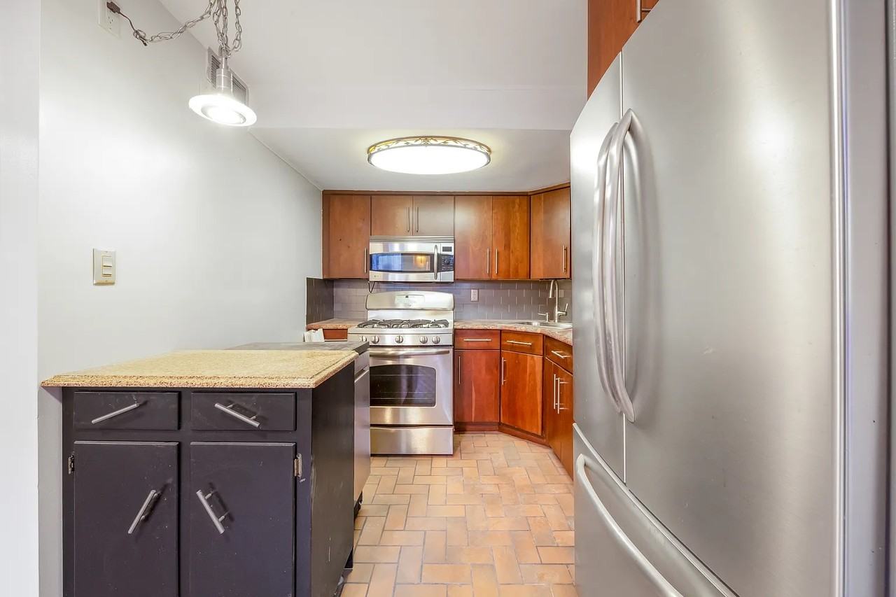 278 Carroll St - Photo 3 of 6