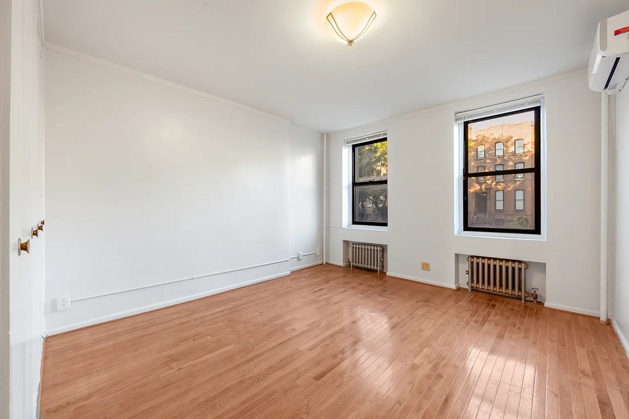 278 Carroll St - Photo 6 of 6