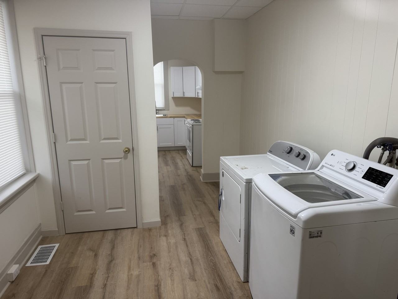 552 Church St - Photo 7 of 21