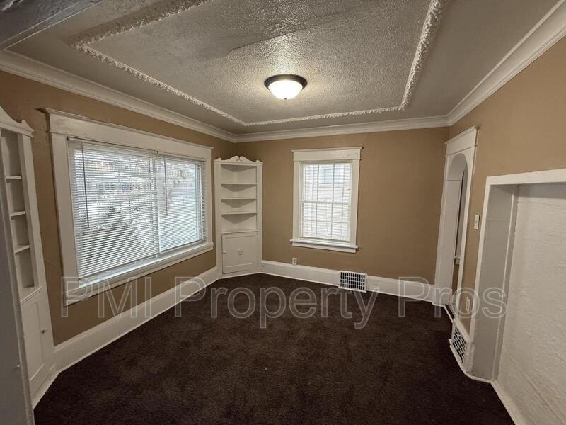 2712 N 40th St - Photo 2 of 11