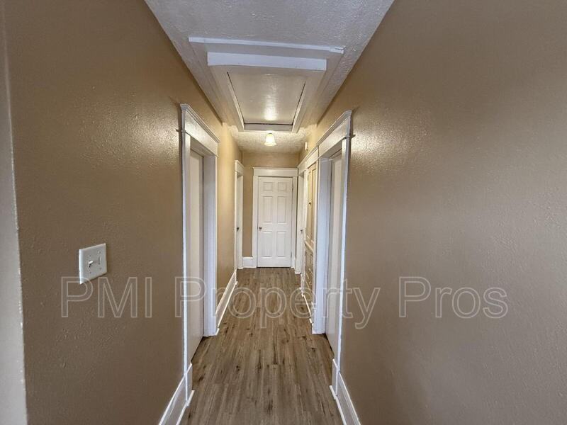 2712 N 40th St - Photo 4 of 11