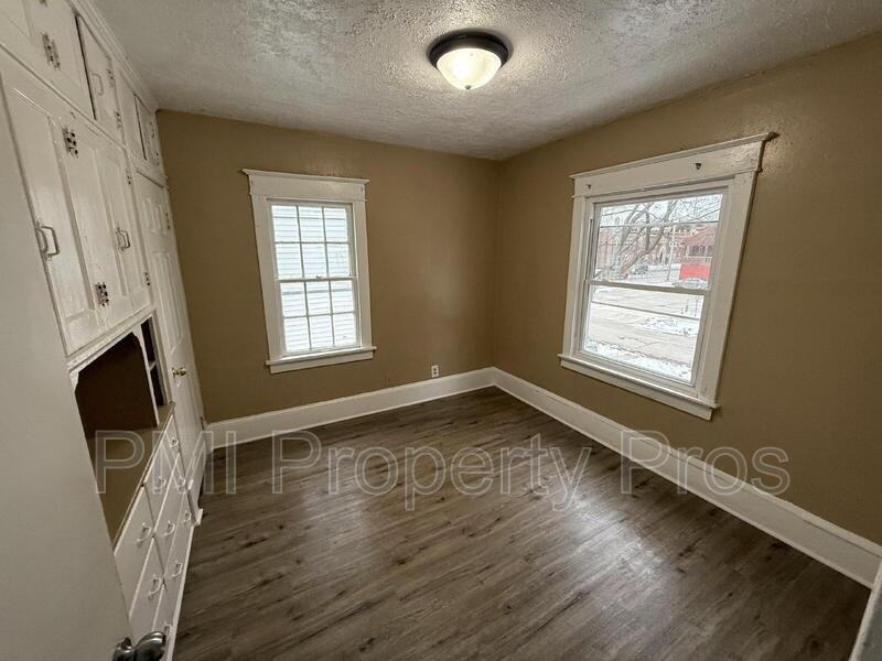 2712 N 40th St - Photo 5 of 11