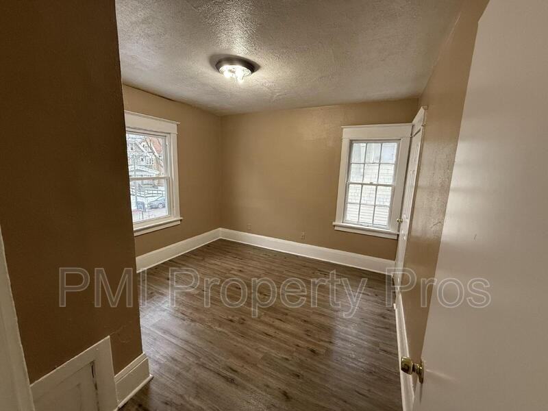 2712 N 40th St - Photo 6 of 11