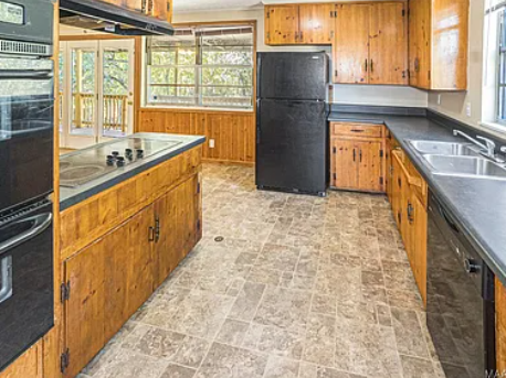 1422 Flamingo Ln - Photo 2 of 23