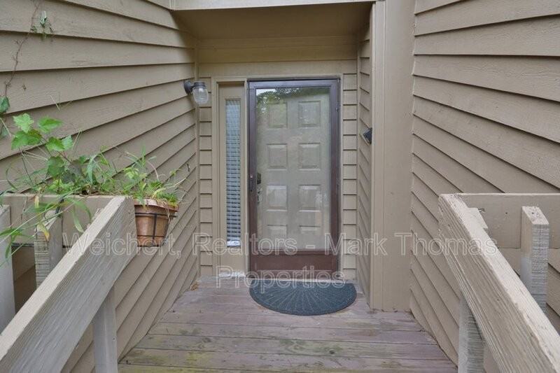 111 Twisted Oak Pl - Photo 4 of 31