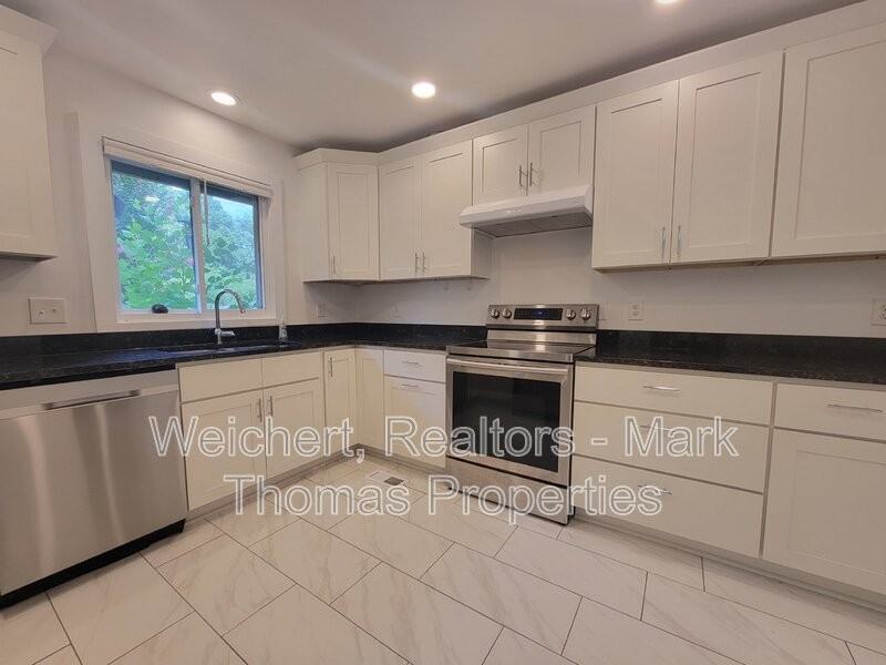 111 Twisted Oak Pl - Photo 5 of 31