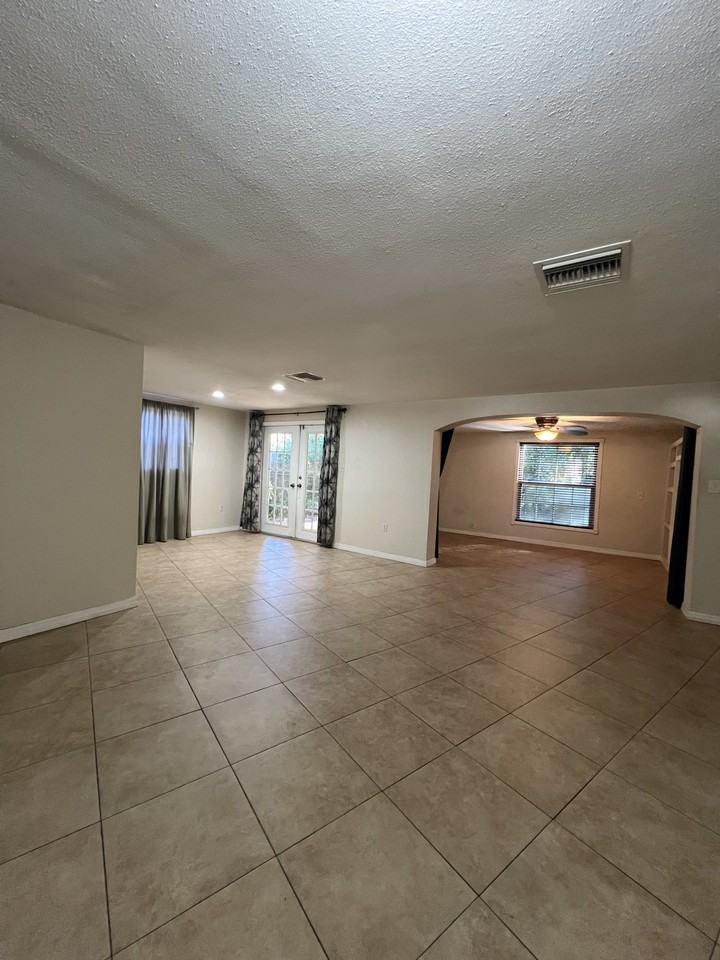 3140 Bahia Ave - Photo 3 of 15