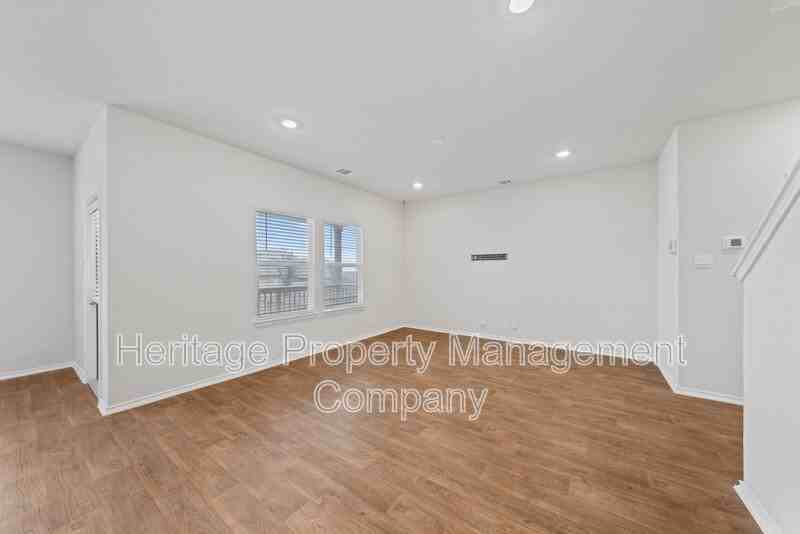 6212 Sunhigh Dr - Photo 6 of 34