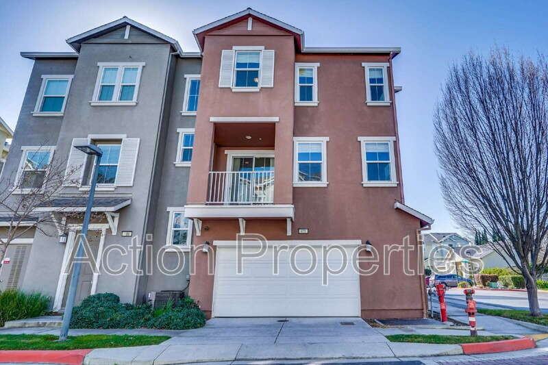 471 Parvin Dr - Photo 2 of 25