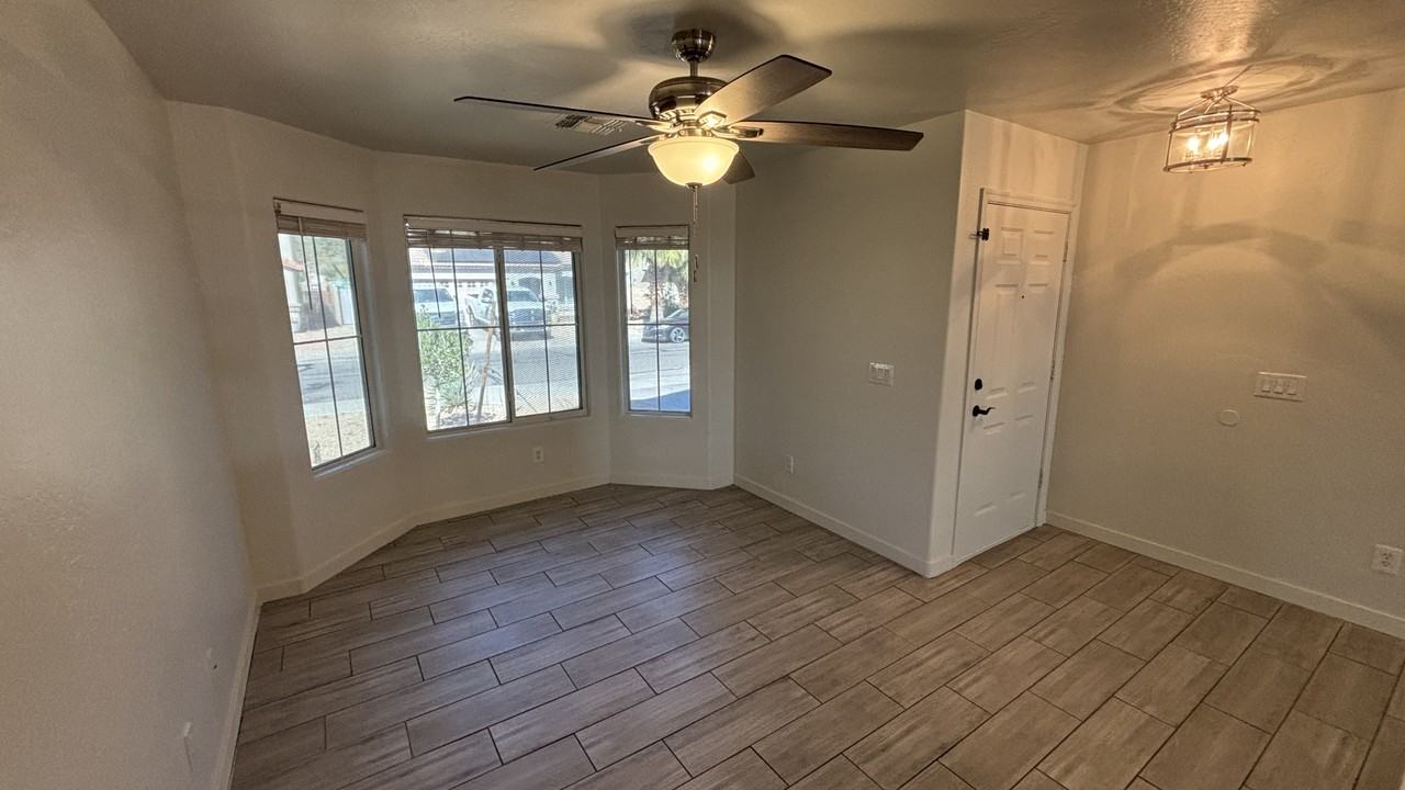 24185 W Desert Bloom St - Photo 4 of 25