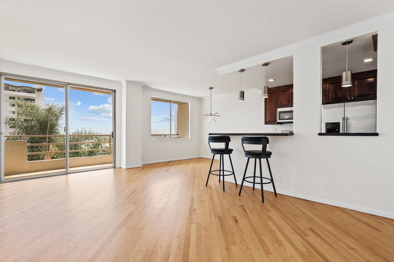 1131 Alta Loma Rd - Photo 2 of 3