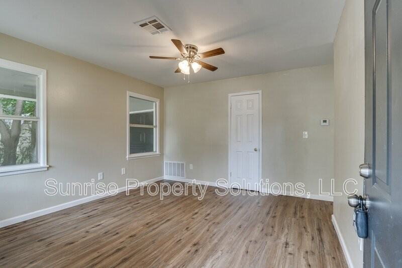 509 E Rose Dr - Photo 3 of 22