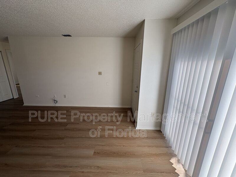 5420 Se 29th Pl #B - Photo 3 of 46