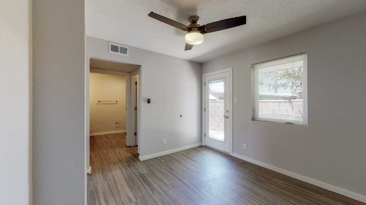 2415 Espanola St Ne - Photo 6 of 22