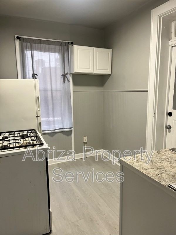 4217 Neosho St #204 - Photo 3 of 6