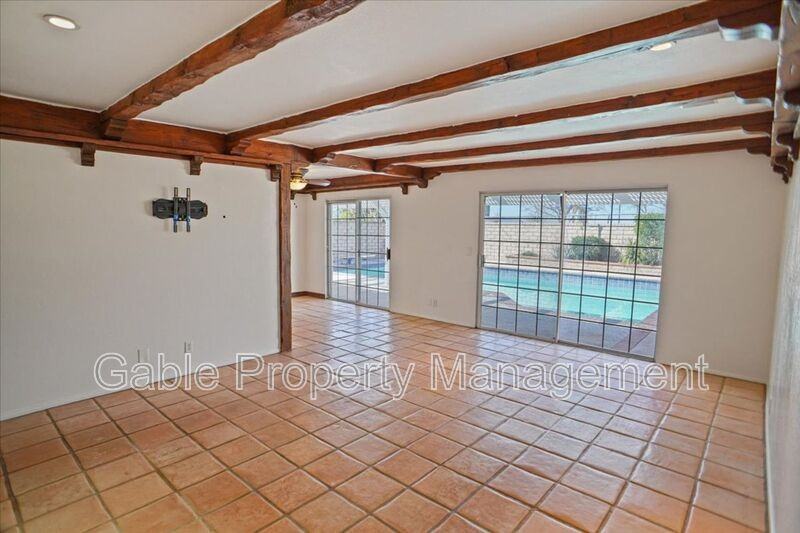 28015 Glasser Ave - Photo 5 of 17