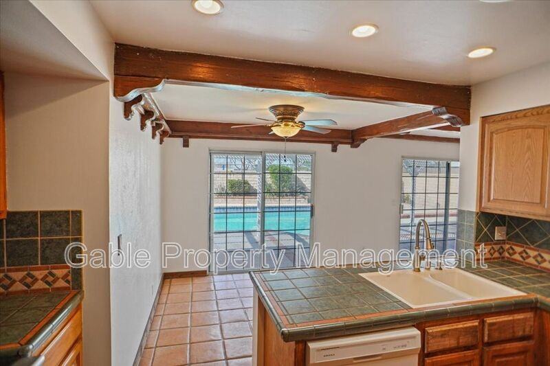 28015 Glasser Ave - Photo 7 of 17