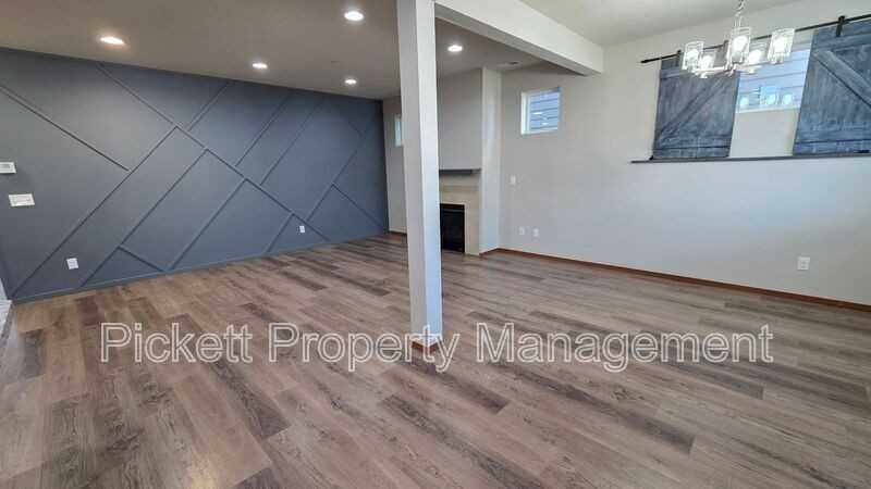 2523 Filbert Ave - Photo 4 of 38